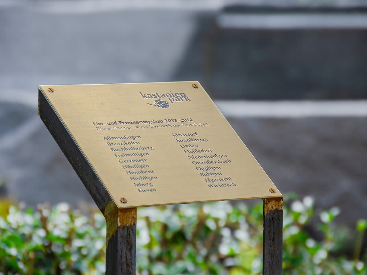 Geschenktafel in der Stiftung Kastanienpark
