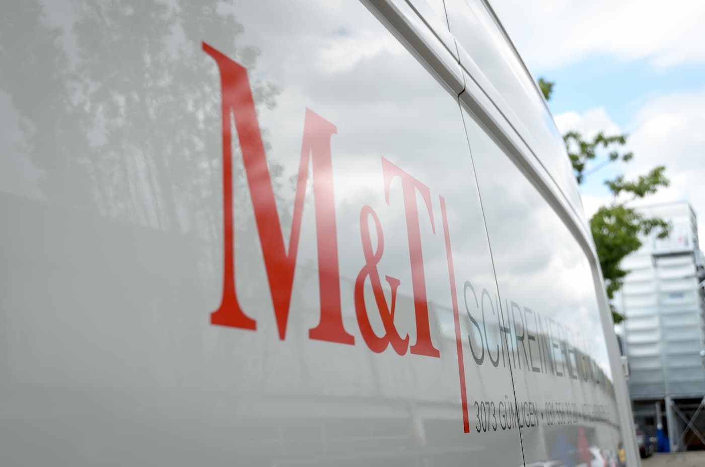 Fahrzeugbeschriftung M&T Schreinerei