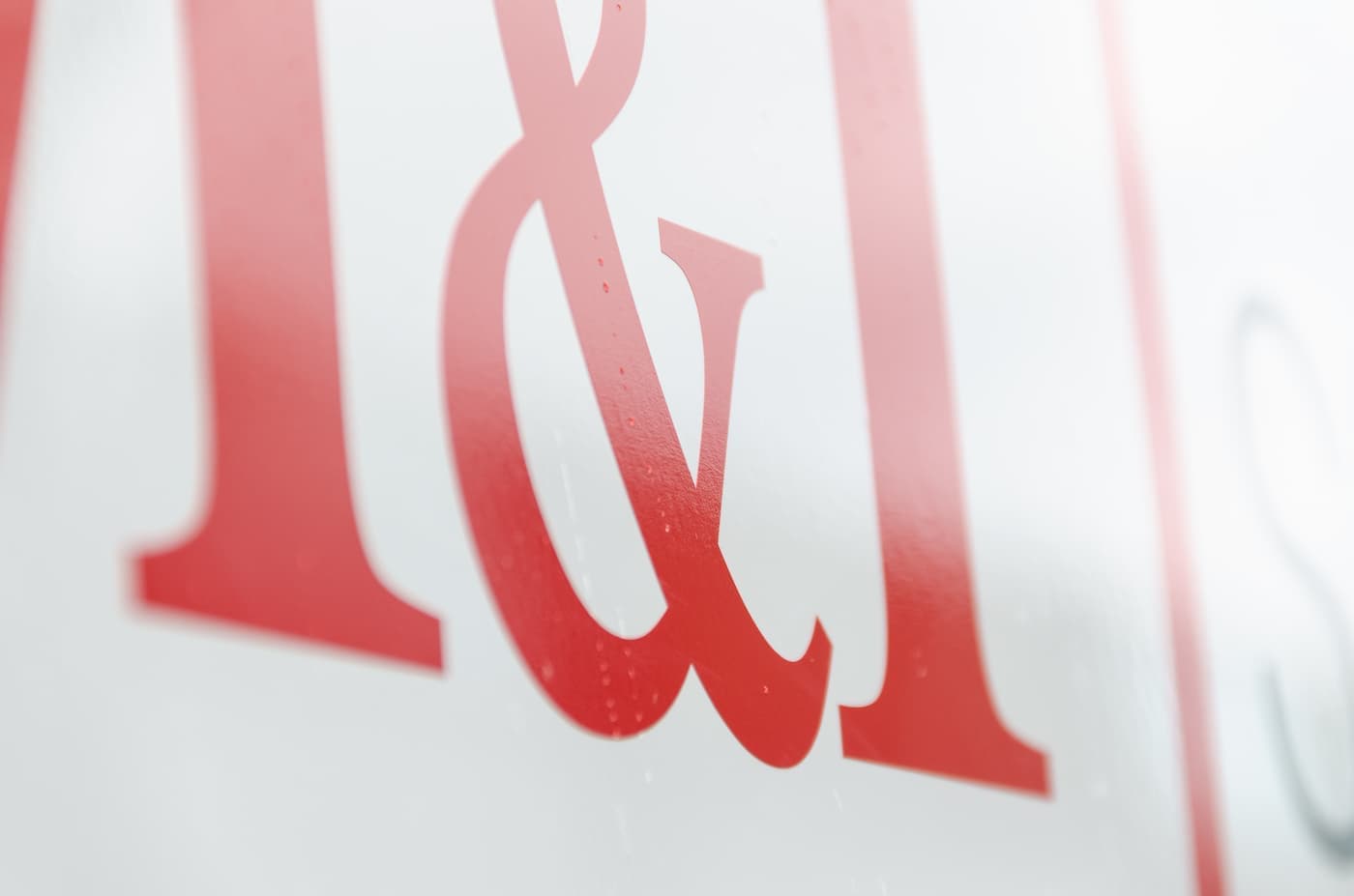 Nahaufnahme Logo M&T Schreinerei