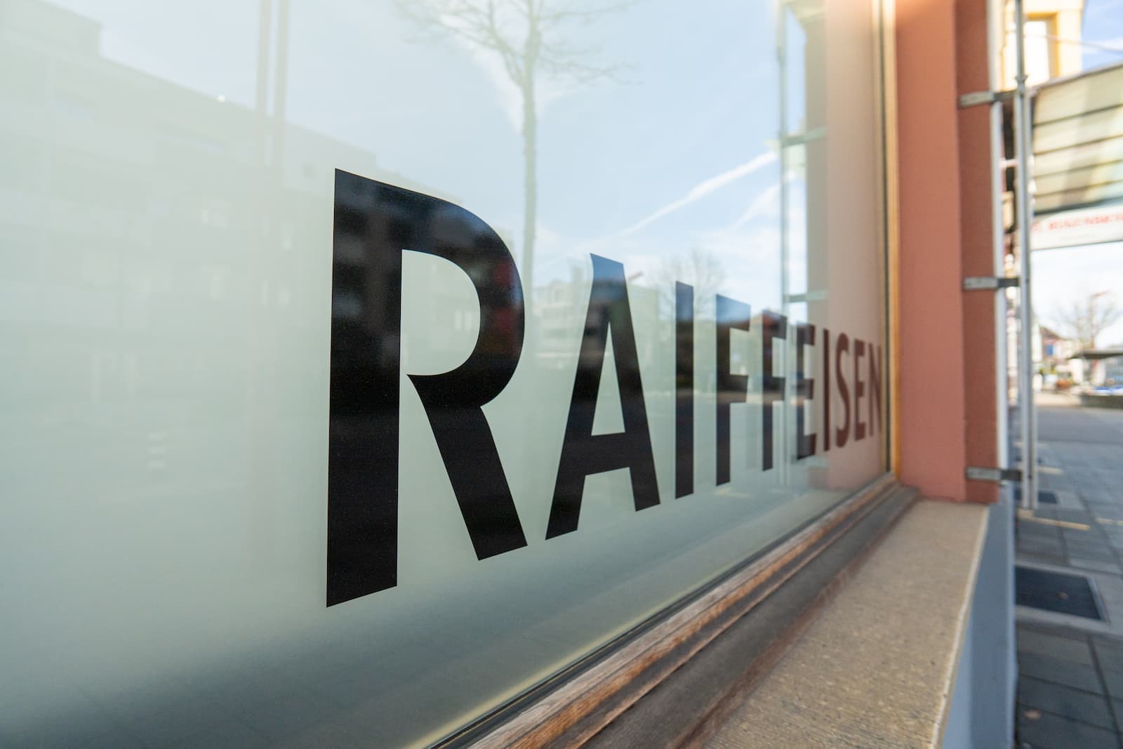 Raiffeisen Schaufenster Beschriftung