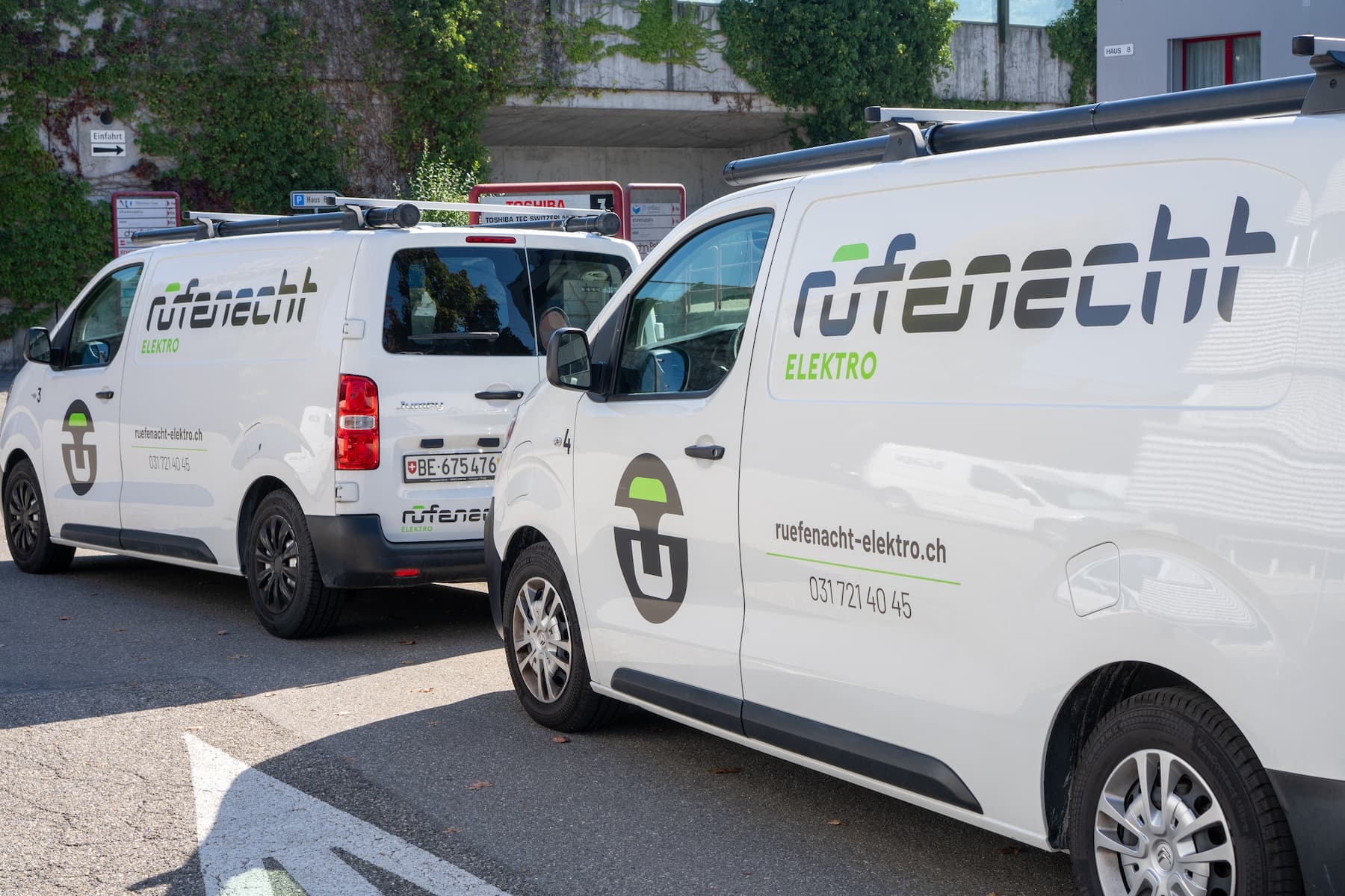 Lieferwagen der Rüfenacht Elektro AG im neuen Erscheinungsbild
